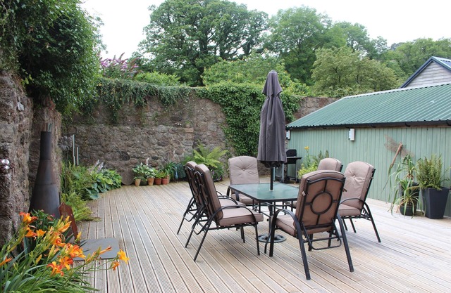 Character Barn, National Park Private courtyard, peaceful, log burner sleeps 4