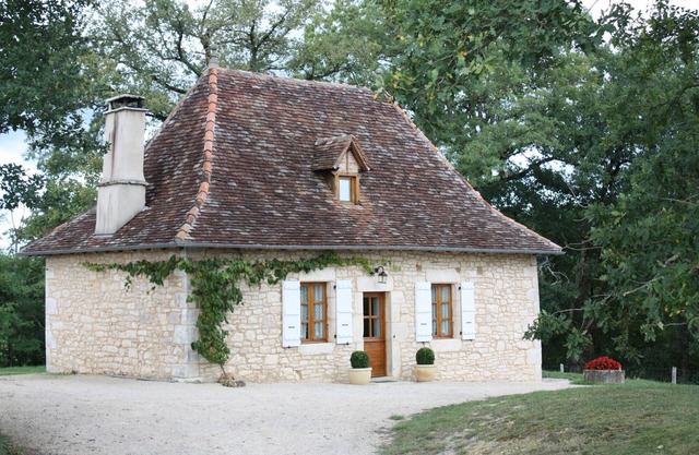 Character cottage "les vieux chênes" very quiet near ROCAMADOUR and Gramat
