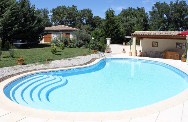 Character house in the countryside with swimming pool in St Marcel de careiret