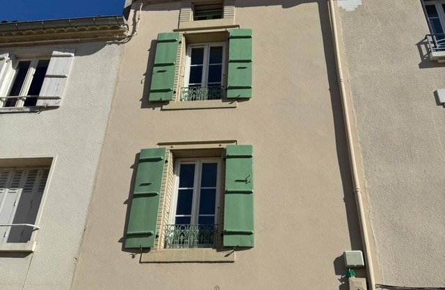 Character house, located beneath the Château de Foix. Ideal for families.