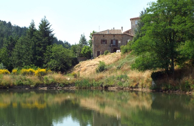 Character house with 1000m2 garden, beautiful view in a protected area.