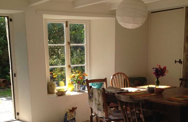 Characterful historic townhouse with sunny courtyard, walking distance to coast.