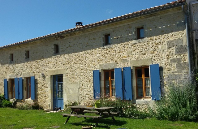 Charentais house in Upper Saintonge for spa guest or family.