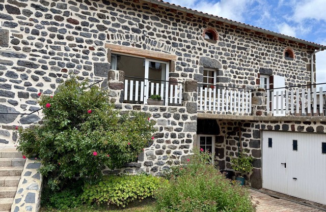 "Charismatic Stay Near Puy-en-Velay: Charming Cottage, Nature & Pilgrimage"