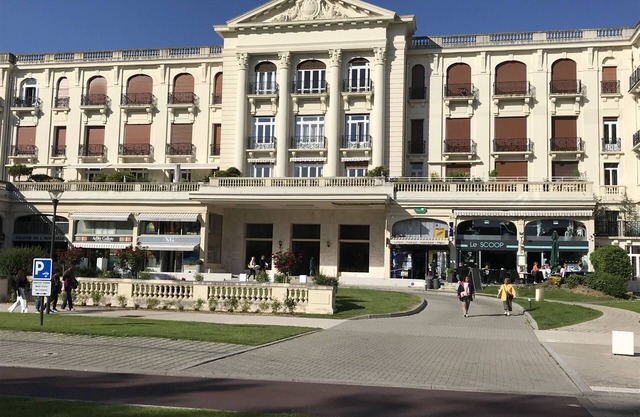 Charm and refinement in Le Touquet's golden triangle
