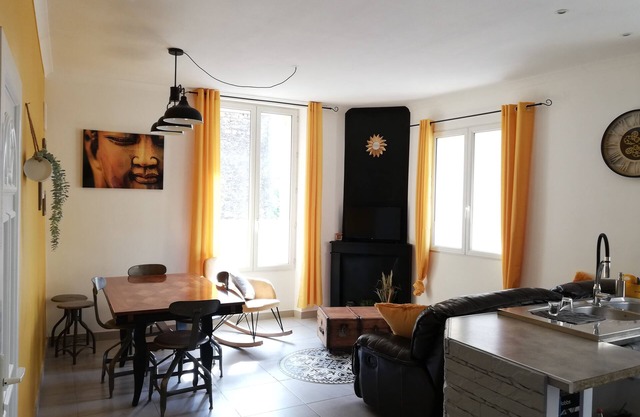 Charmante Maison Avec Cour Proche Thermes et Lieux Touristiques