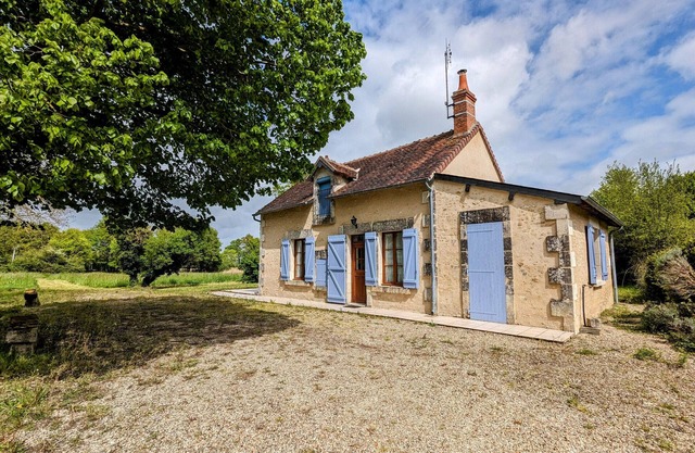 Charm House with Private Pond in the Heart of Berry