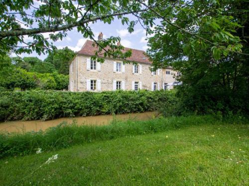 Charmante Maison de Campagne au Bord de l'Eau avec Grand Jardin - Périgord Vert, Animaux Acceptés - FR-1-616-338