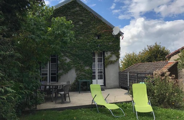 Charmant Gîte avec Activités Extérieures et Auberge sur Place à La Chabanne - FR-1-489-187