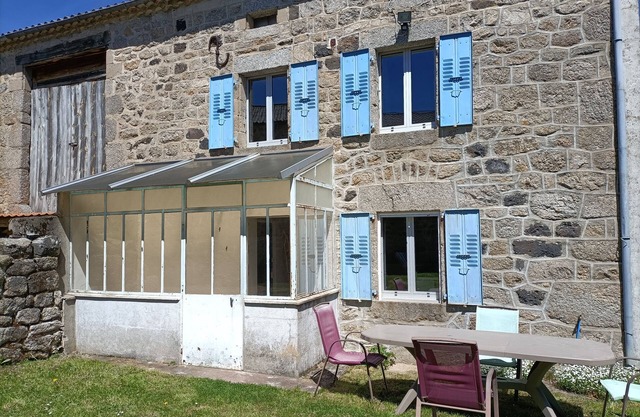 Charmante Ferme de Village Restaurée Proche du lac de Naussac et de L'allier