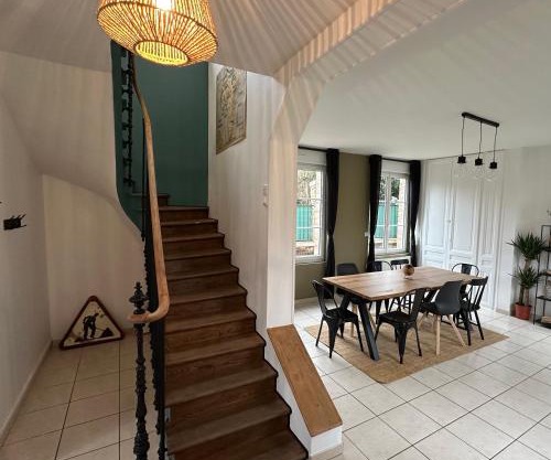 Charmante Maison de 3 Ch avec Jardin et Parking