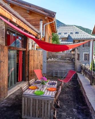 Charmante maison en pierre du Queyras - espace et luminosité