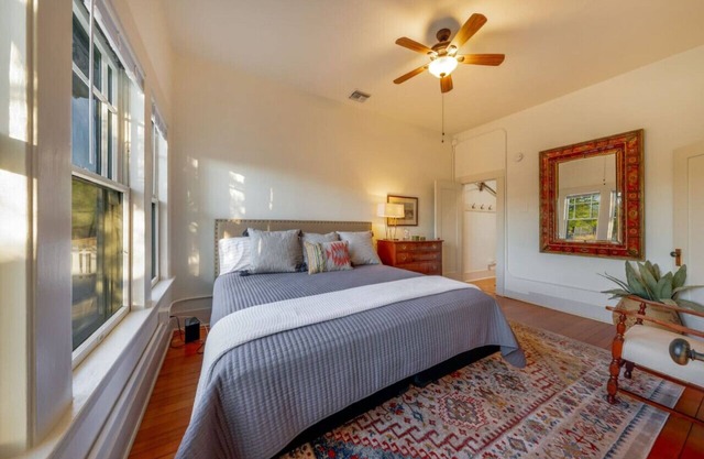 Charmer/3 Blocks from U of A/1 BR 1 BA/Sleep 3
