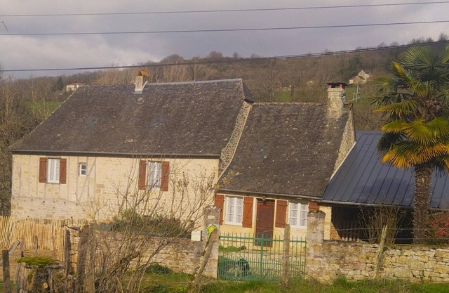 Charming Stone House near Terrasson with Garden, Fireplace, and Baby Equipment