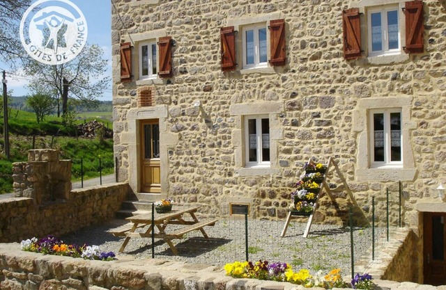 Charming Cottage with Terrace, Wood Stove, Large Garden & Pet-Friendly in Saint-Bonnet-le-Courreau