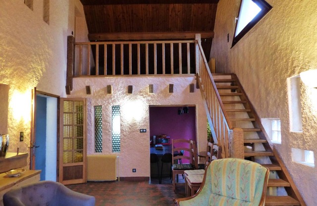 Charming Cottage with Garden, Near Vichy - Fully Equipped, Sleeps 6, Pets Welcome