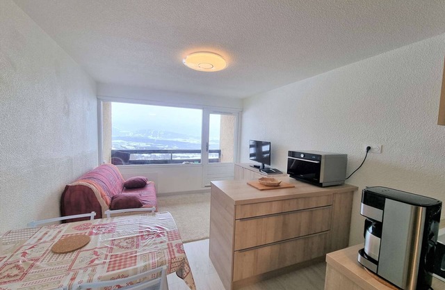 Charming Renovated Studio 4 Pers, South Balcony, Near Station
