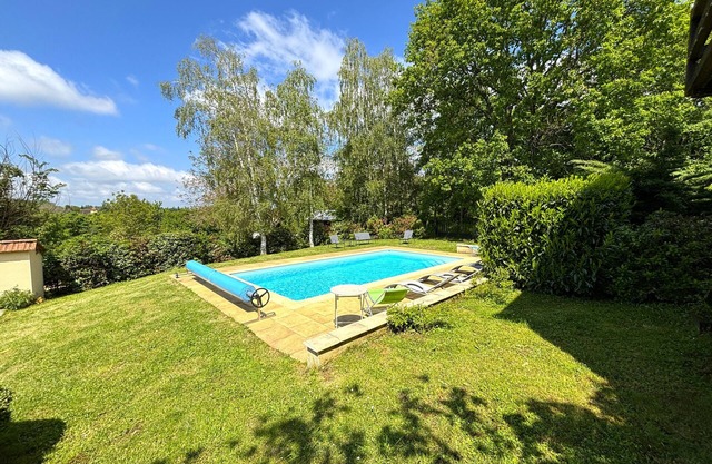 charming house, private pool & enclosed garden in the Dordogne Golden Triangle