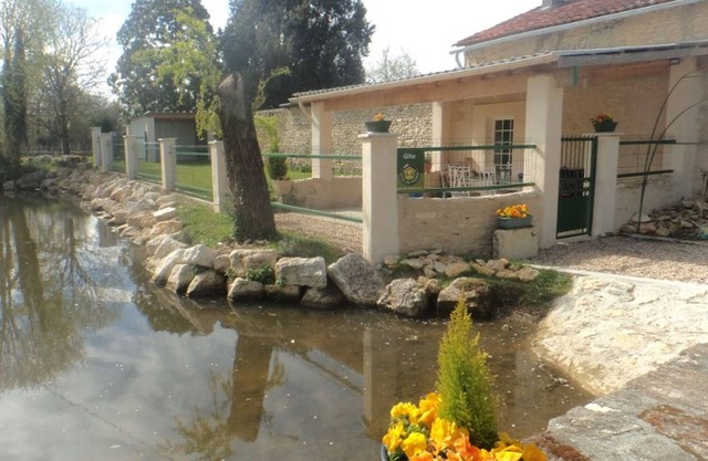 Charming Cottage with Private Garden, Terrace, Fireplace & Close to Vineyards - Pets Welcome!