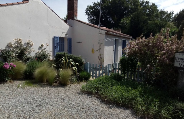 Charming Traditional Vendeen Cottage sleeping 4 in the peaceful countryside
