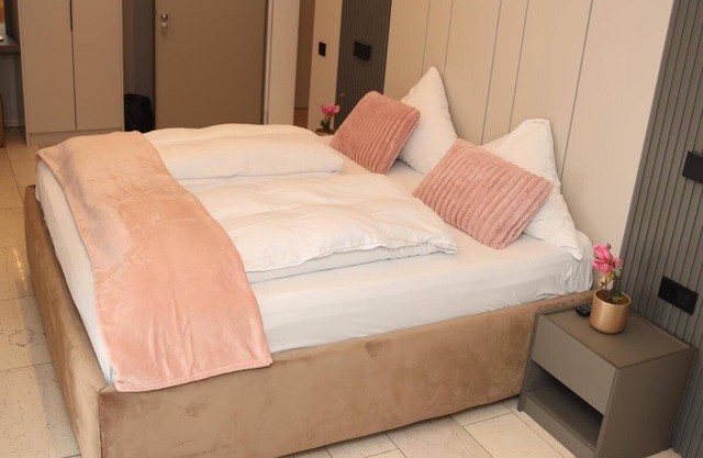 Charming 1-Bedroom Retreat in Bad Salzuflen with Balcony & Wheelchair Access