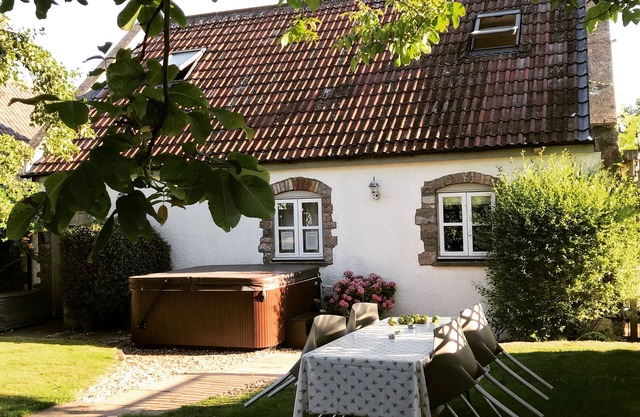 Charming 1-bedroom Annex,hot tub in stunning mendip retreat, near BristolAirport