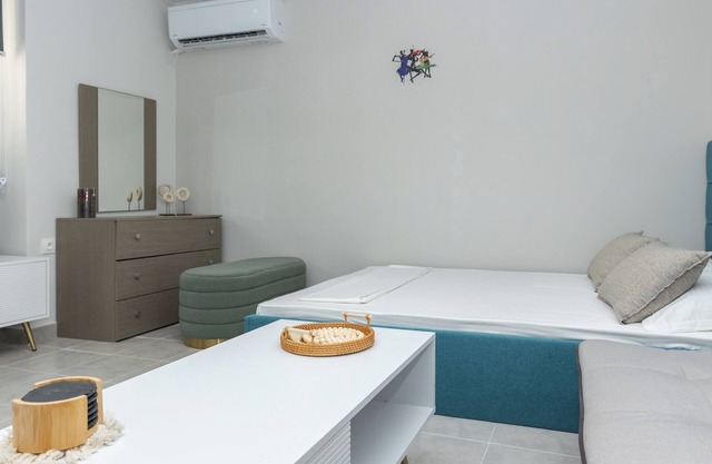 Charming 1-bedroom apartment in fabulous Keratsini with WiFi, AC