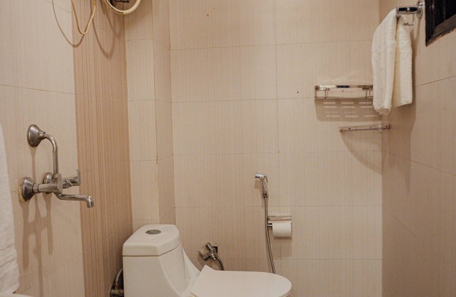 Charming 1-bedroom apartment in wonderful New Delhi with AC, WiFi
