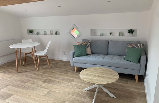 Charming 1-bedroom apartment in beautiful Roques with WiFi, AC