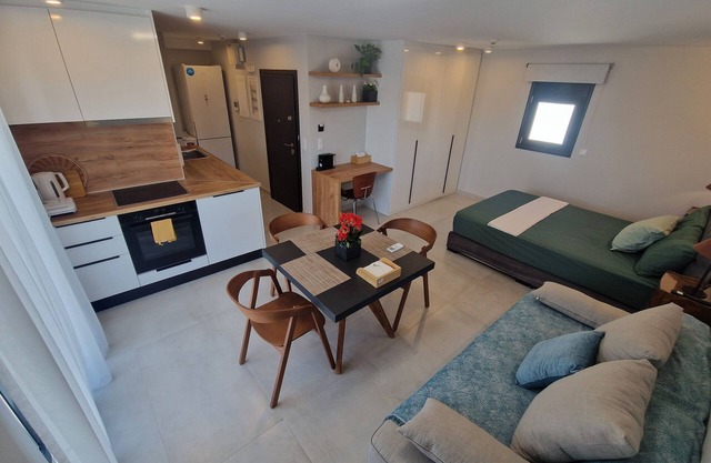 Charming 1-bedroom apartment in brilliant Athina with AC, WiFi