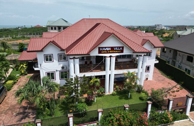 Charming 1-bedroom apartment in wonderful Takoradi Apowa with fitness room, AC