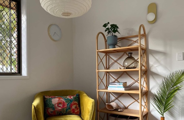 Charming 1 bedroom apartment by the sea - 4 mins from everything