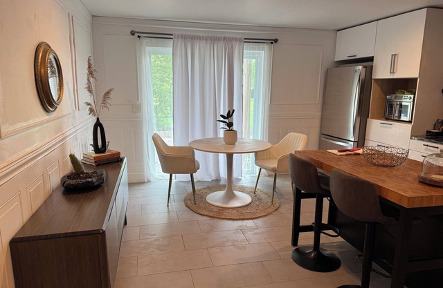 Charming 1-bedroom building with WiFi, AC in brilliant Madison Maine