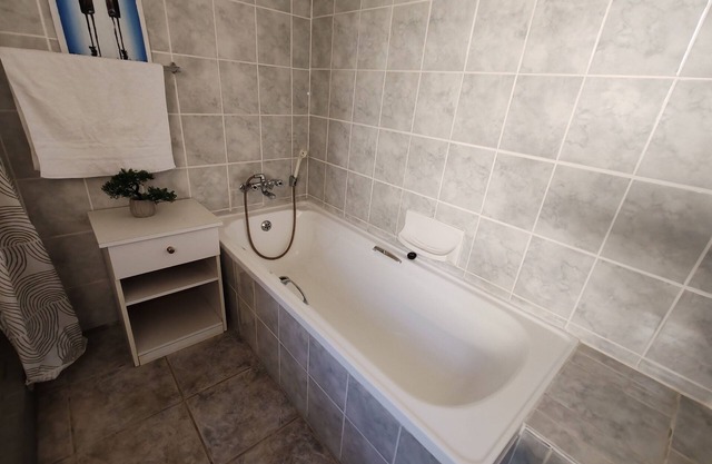 Charming 1-bedroom cottage with WiFi and AC in enchanting Makhanda