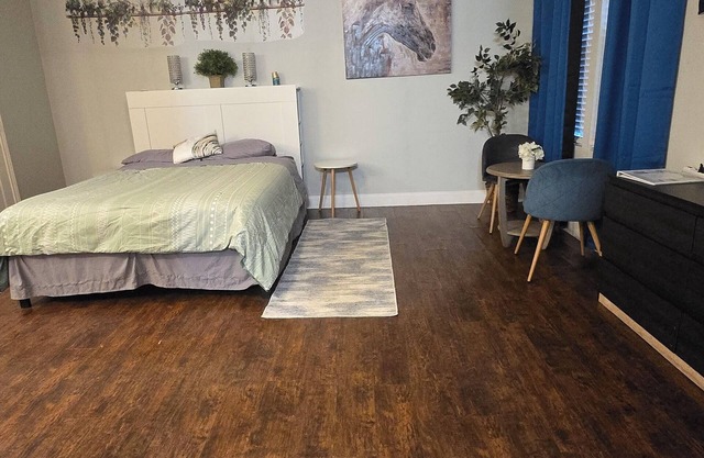 Charming 1-bedroom cottage with WiFi and AC in wonderful Denton