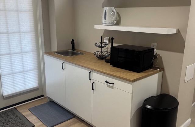 Charming 1-bedroom house in Germantown with AC, WiFi