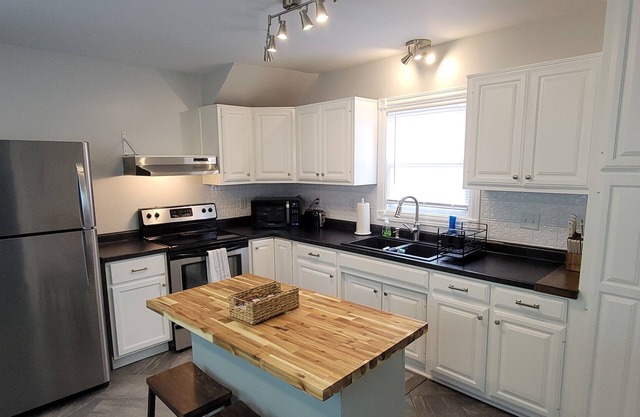 Charming 1-bedroom house in enjoyable Bardstown with AC, WiFi