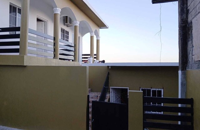 Charming 1-bedroom in wonderful Amity Hal with AC, WiFi