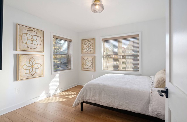 Charming 1-bedroom in welcoming Ardmore with WiFi, AC, washer/dryer in unit.