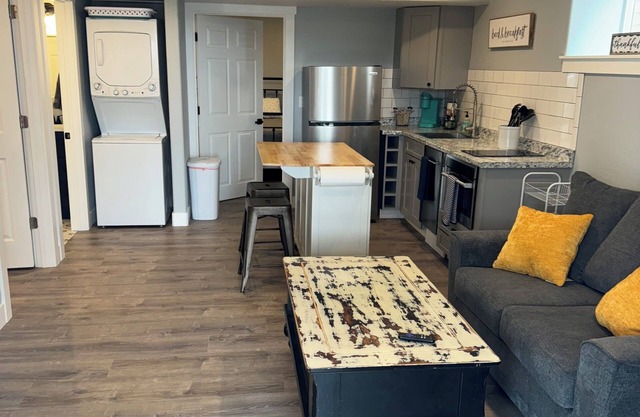 Charming 1-bedroom apartment with AC, WiFi in fabulous Castle Rock