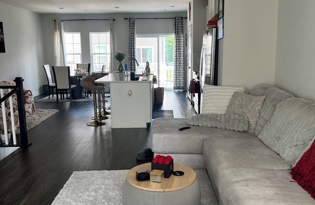 Charming 1-bedroom house in marvelous Hyattsville with AC, WiFi