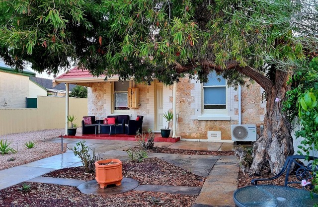 Charming 100yr old cottage in the heart of Moonta