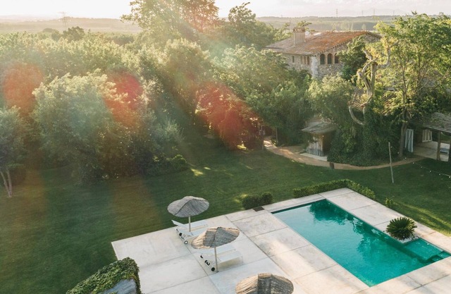 Charming 11-Bedroom Masia with Private Pool Near Costa Brava, 22 Guests, Wi-Fi Included