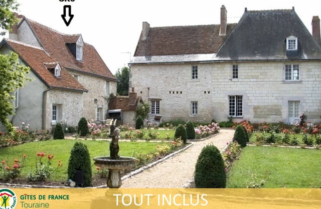 Charming 17th-Century Farmhouse with Garden, Terrace, Modern Amenities, and Wi-Fi in Villandry