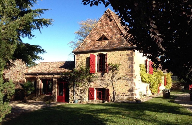 Charming 17th century Périgord house with dovecote and swimming pool in Urval.