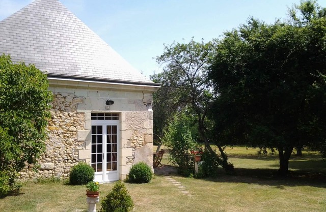 Charming 18th-Century Home with Garden, Near Azay-le-Rideau, Family-Friendly, WiFi, Historic Hamlet