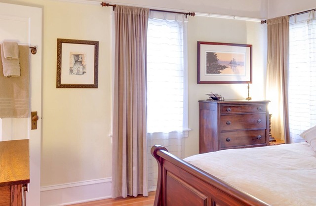 Charming 1914 Craftsman by CosiDesign