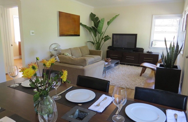 Charming 1940´s Wine Country Cottage With Porches, Flagstone Patio & Hot Tub