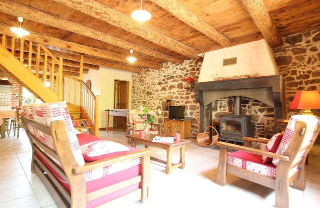 Charming 19th-Century Farmhouse near Loire Gorges, Cozy Interior, Baby Equipment, Optional Services