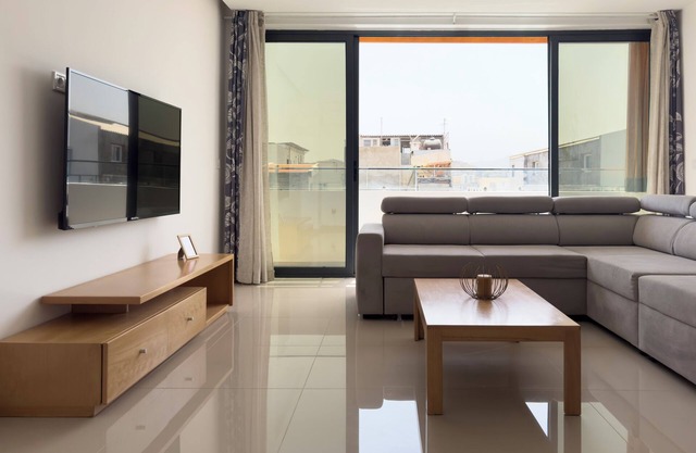 Charming 1BD Apt - Plato Pedestrian Street - LCGR